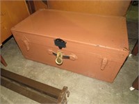 PAINTED METAL TRUNK W/TRAY