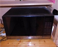 Oster 1000 watt microwave, model EG034AL7-X1