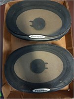 2 pioneer 6x9 speakers