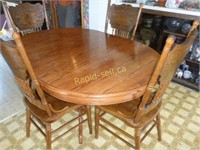 Single Pedestal Table & Chairs