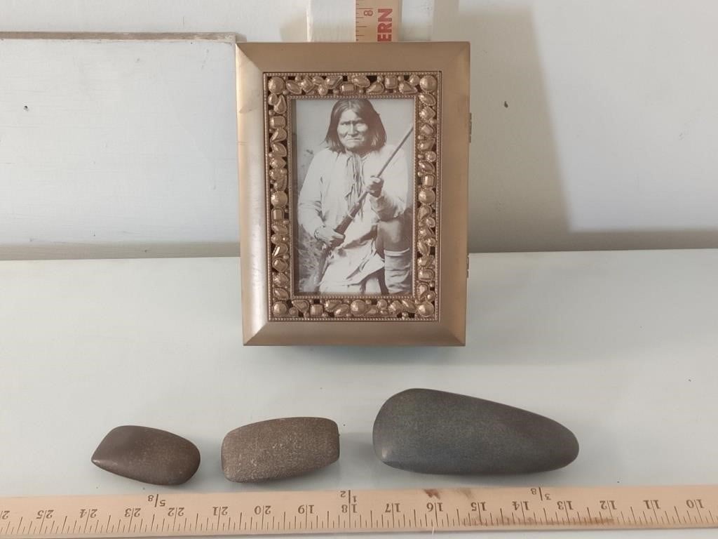 3 Indian stones + modern trinket box