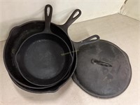 Set of cast iron pans and one lid