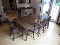 Dining Table & Chairs / Table et chaises