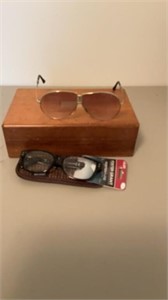 Mans Wooden Box With Vintage Aviators ++