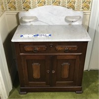 ANTIQUE COMMODE