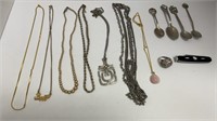 Assortment of necklaces (1 14kt GOLD 2.3 GRAMS