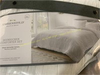 Threshold Qn. Seersucker comforter set