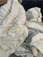 Faux fur throw & duvet cover (Unknown Brand/size)