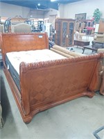 QUALITY QUEEN SIZE SLEIGH BED