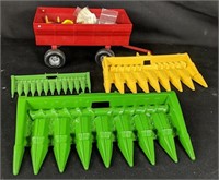 Plastic Farm Wagon & Corn Heads