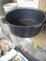 GRISWOLD CAST IRON POT