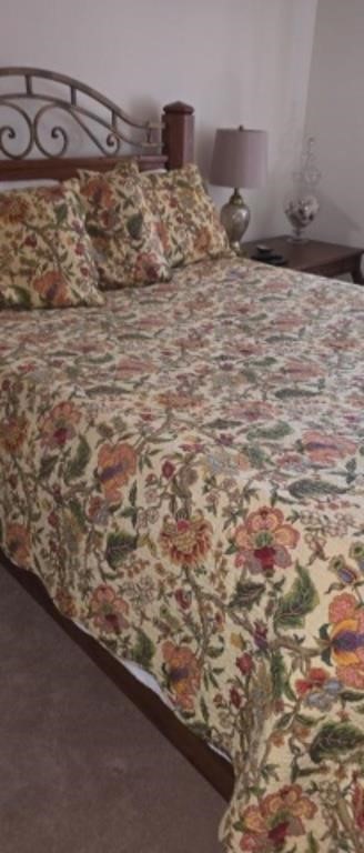 Very nice Queen size quilt pillows shams Other