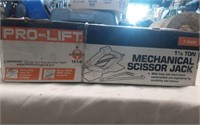 Pro-Lift 1.5 Ton mechanical scissor jack