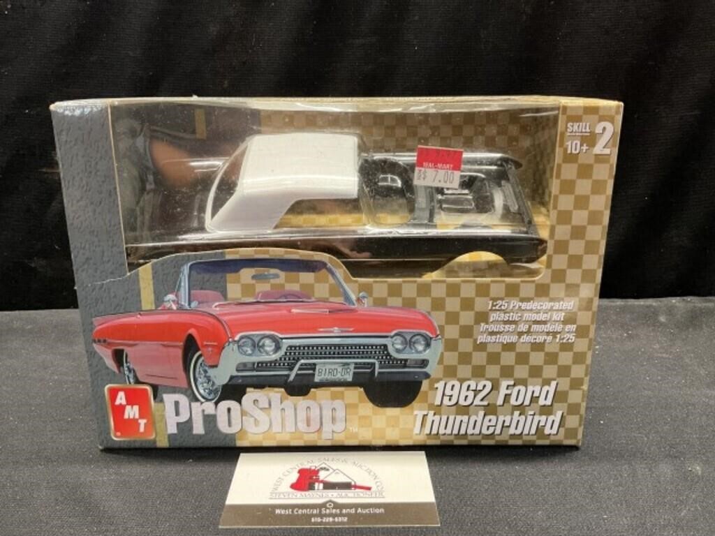 AMT 1962 Ford Thunderbird Model