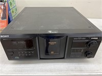 Sony CDP-CX455 Disc Player (powers on)