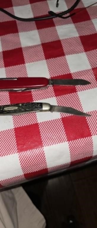 Kabar folding knife and swiss army folding knife