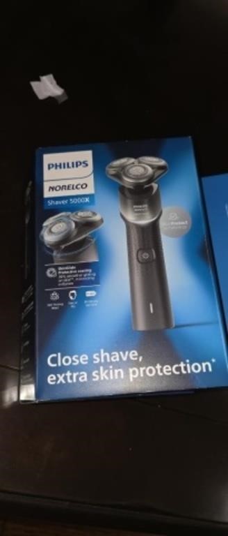 Phillips norelco electric razor works great like