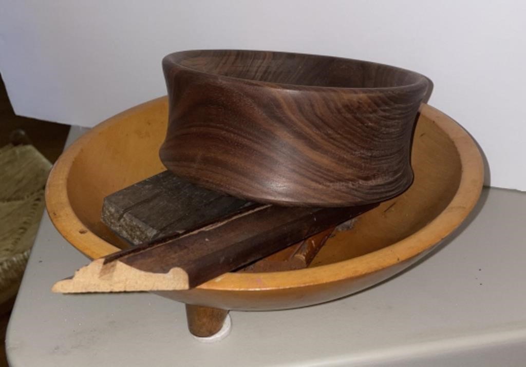 WALNUT WOOD BOWL AND WOODEN SALAD BOWL