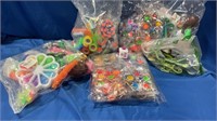 1 LOT ASSORTED CHILDRENS TOYS AND PRIZES! PERFECT