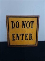 10.5 x 10.5 in do not enter sign
