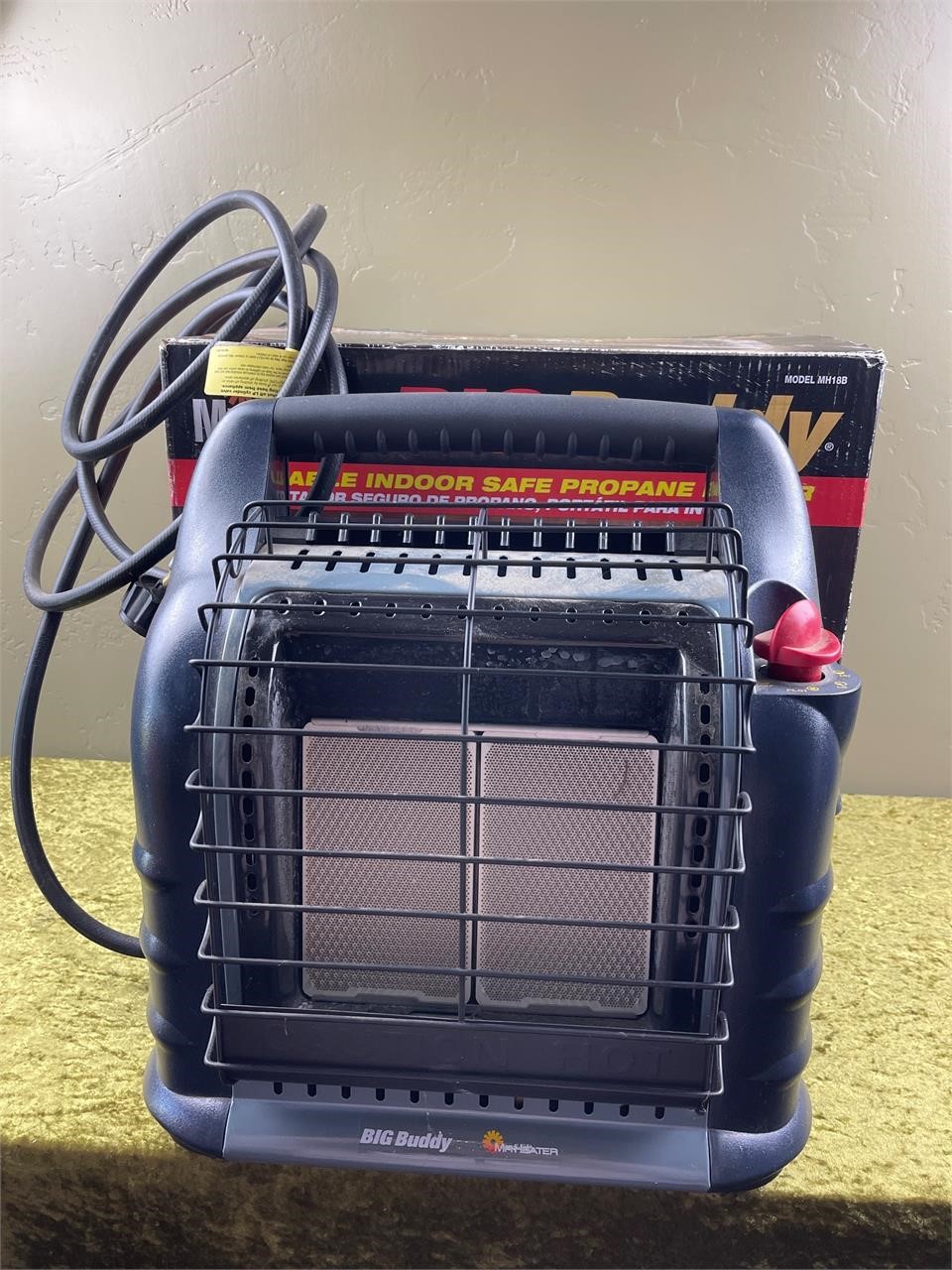 BUDDY HEATER W/ BOX LIGHTLY USED