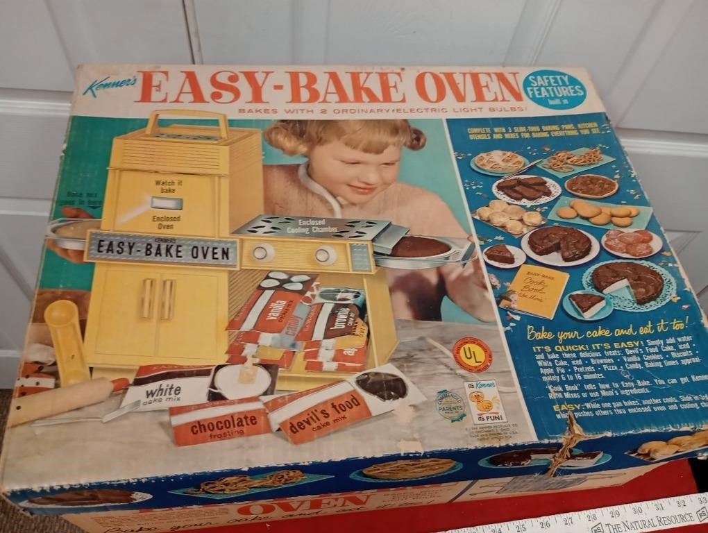 Easy bake oven with box