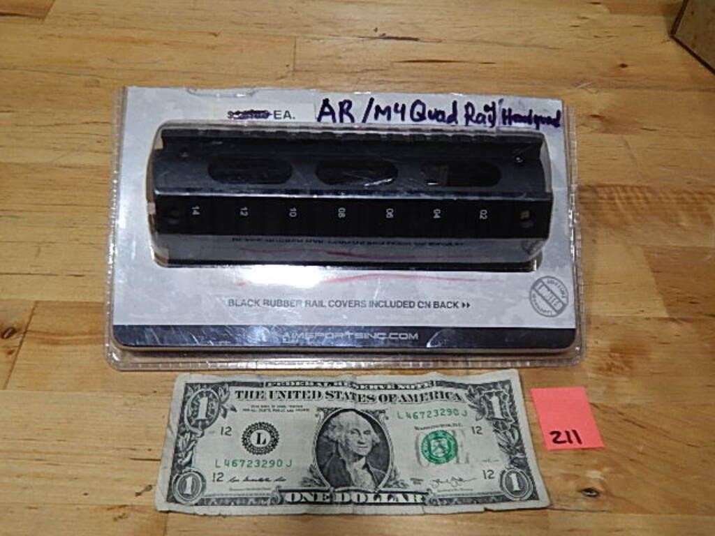 AR/ M4 Quad Rail w/ Black Rubber Rail Covers