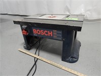 Bosch router table with a Craftsman router