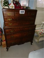 NICE 8 DRAWER QUEEN ANNE CHEST OF DRAWERS