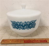 VINTAGE COVERED PYREX DISH