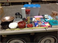 Lot misc plastic kitchenware, rubber gloves,