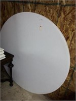 Lifetime folding 5ft round plastic table