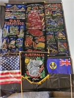 W - LOT OF COLLECTIBLE BANNERS & FLAGS (H32)