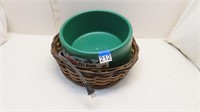 basket, heated pet bowl