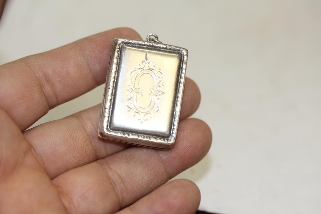 A Sterling Locket Pendant