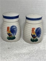 PAIR ROOSTER SALT AND PEPPER SHAKERS  3 1/8T