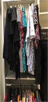 D - MIXED LOT OF WOMEN'S CLOTHING SIZE L (M26)