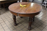 Antique Round Oak Dining Table W/Baluster Legs
