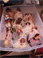 18 small vintage dolls including Nancy Ann