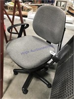 Office chair (loose handle)
