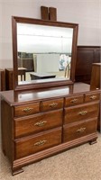 Maple dresser with detachable mirror, 6 drawers,