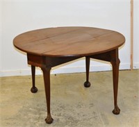 Chippendale Claw/Ball Foot Round Dining Table