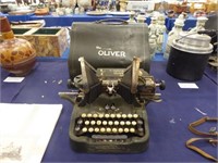 ANTIQUE "THE OLIVER" VISIBLE TYPE WRITER PAT. PEND