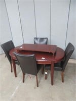 OAK DINING ROOM TABLE W/  LEAF & 4 LEATHER CHAIRS
