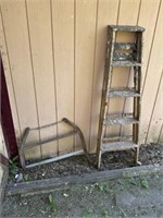 5' Wood Ladder & Saw
