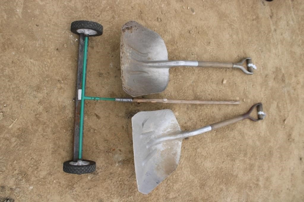 aluminum scoop shovels (2)