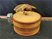 Woven dragonfly bask
