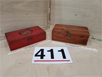 2 wood boxes