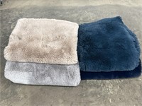 4 Super Soft Plush Rugs & Runners