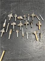 ASSORTMENT OF ROUTER BITS